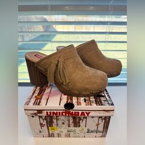 UNIONBAY Mystic-U Faux Suede Women's Brown Tassel Clogs/Mules 8m